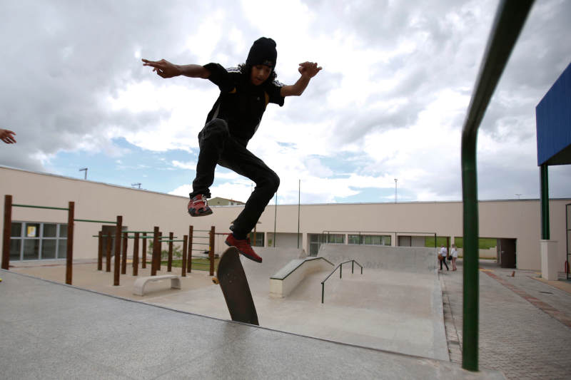 Centro das Artes e Esportes Unificados do Recanto das Emas, no DF. O local reúne equipamentos como teatro, biblioteca, quadra poliesportiva, pista de skate e playground. | Foto: Dênio Simões/Agência Brasília