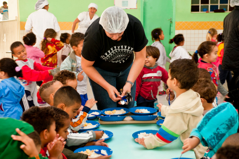 Com o Bolsa Família, os pais podem manter os filhos na escola, ajudando a construir um país melhor. | Foto: Sérgio Amaral / MDS